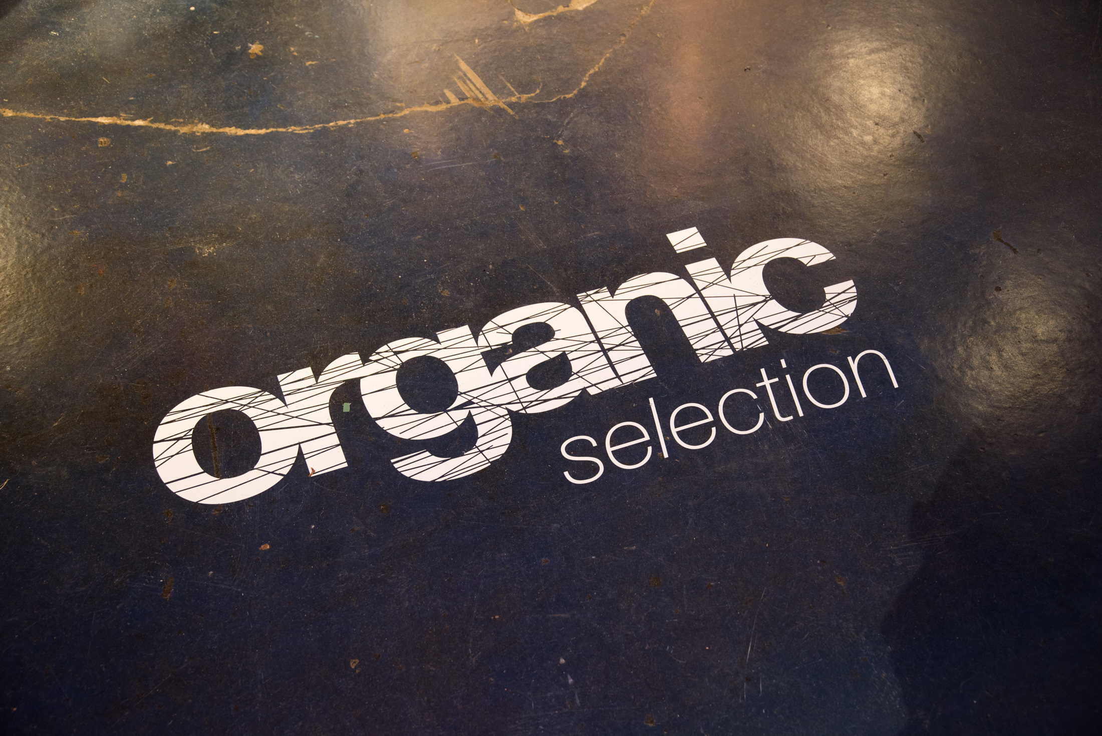 Bodenaufkleber in Bestform. Für Messe, Ladengeschäft, Ausstellung, Klinik. Praxis und mehr. Floor Graphics der KBZ Werbetechnik in Köln.