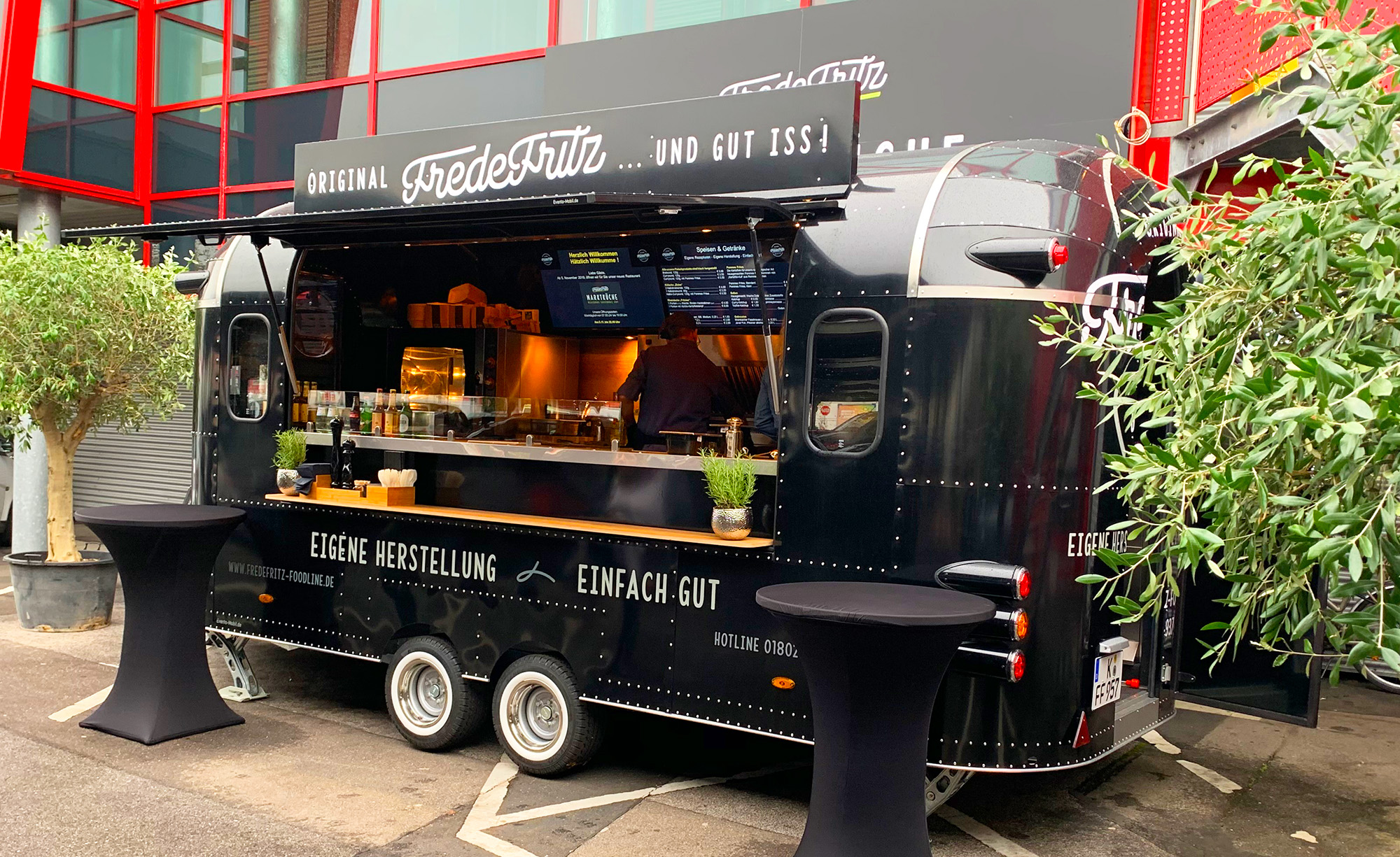 Foodtruck-Beschriftung für FredeFritz – durch die KBZ Werbetechnik-Experten in Köln