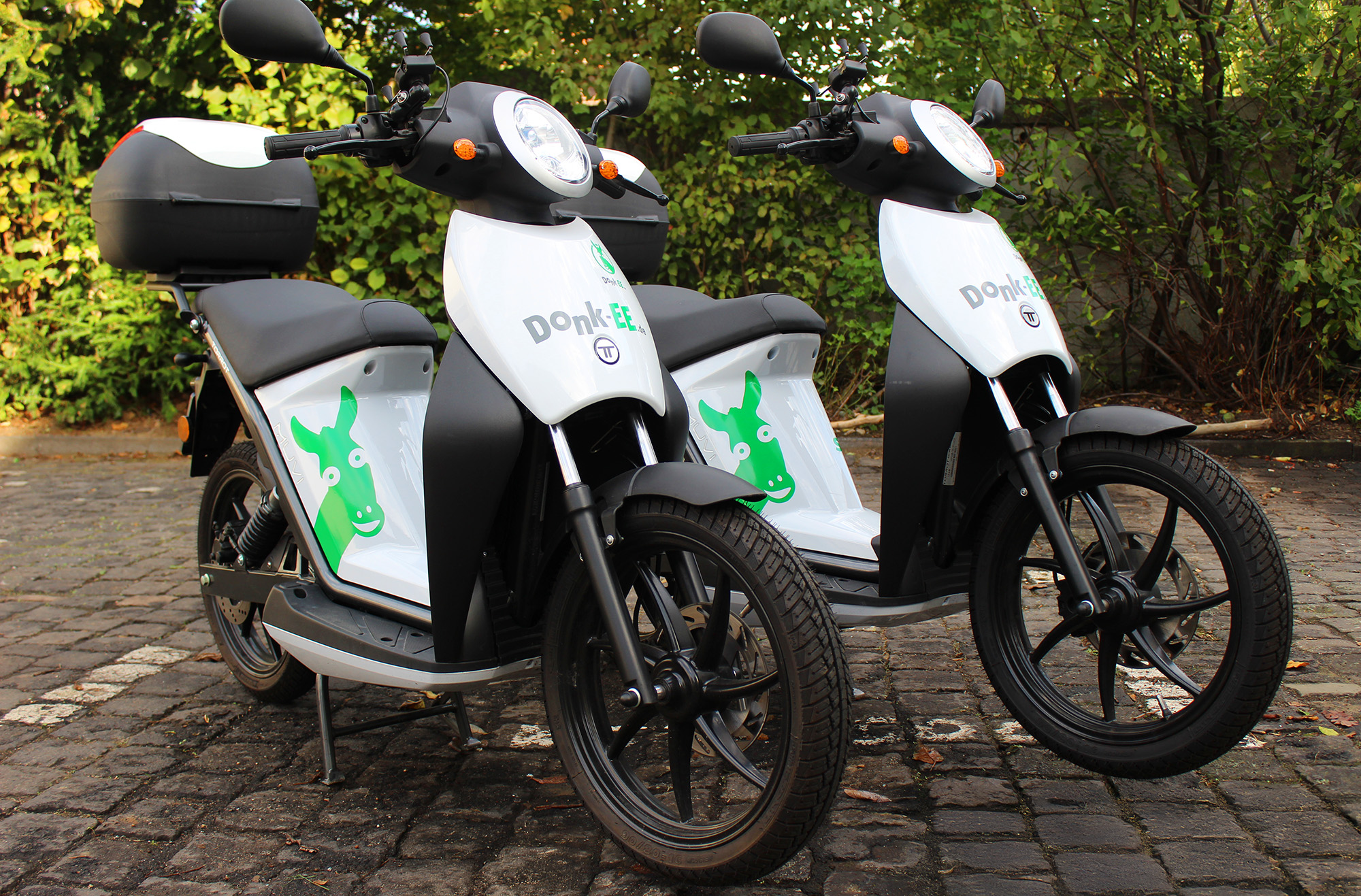 Beispielfolierung der KBZ Werbetechnik Köln: E-Rollerbeschriftung für Donk-EE