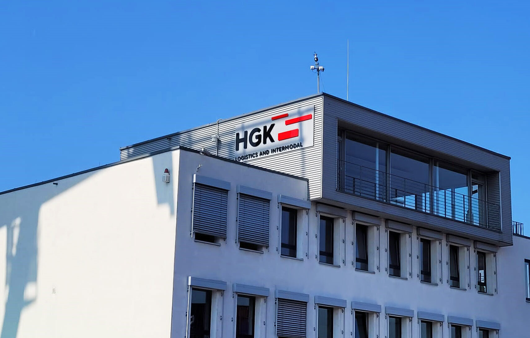 Beispielreferenz der KBZ Werbetechnik in Köln: 3D-Außenwerbung in XXL – Wetterfest & beeindruckend für Ihren Markenauftritt