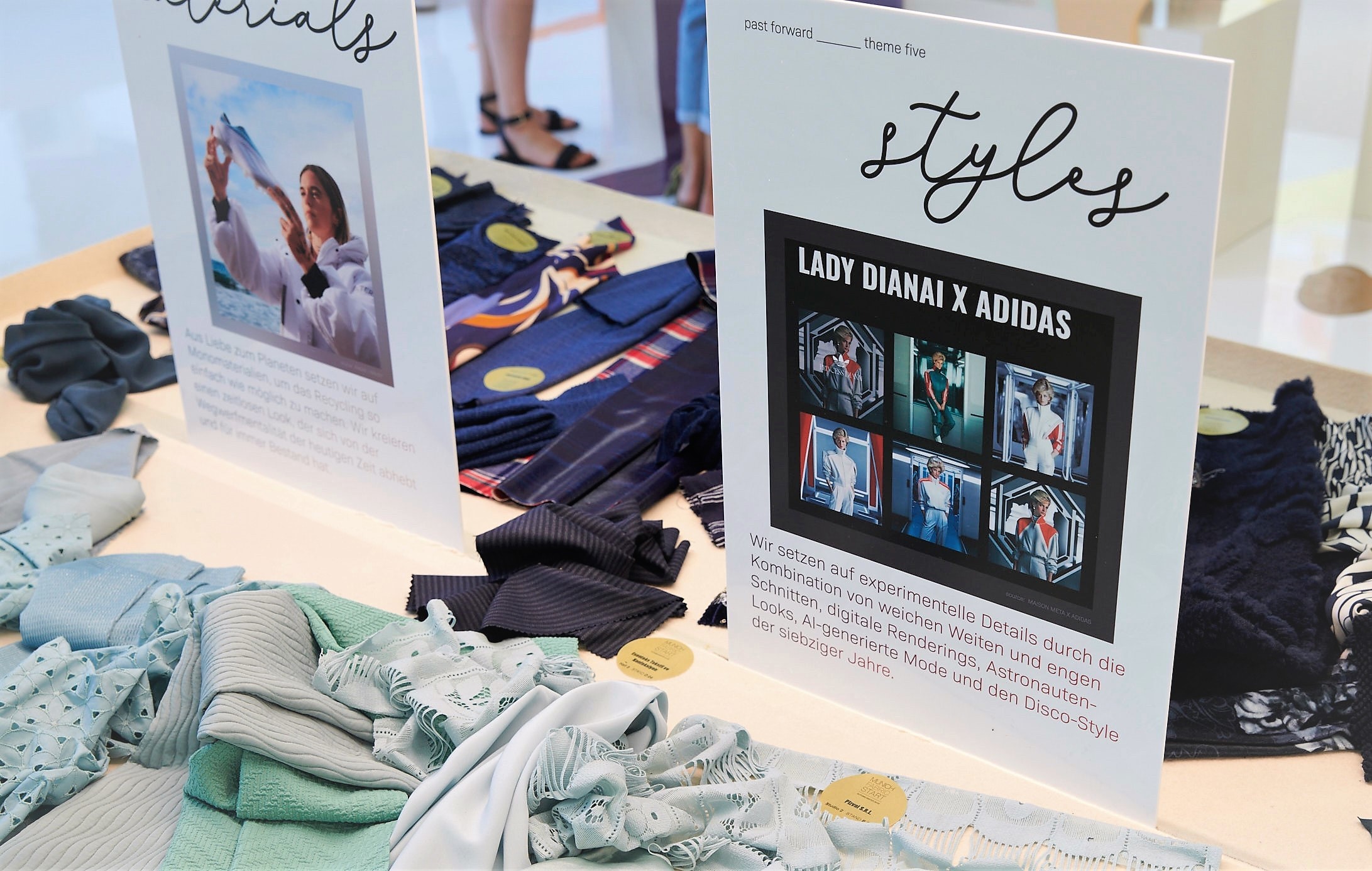 UV-Plattendruck-Beispiel der KBZ Werbetechnik in Köln anhand einer Umsetzung auf Foamalite-Untergrund, einem weißen Hartschaummaterial.