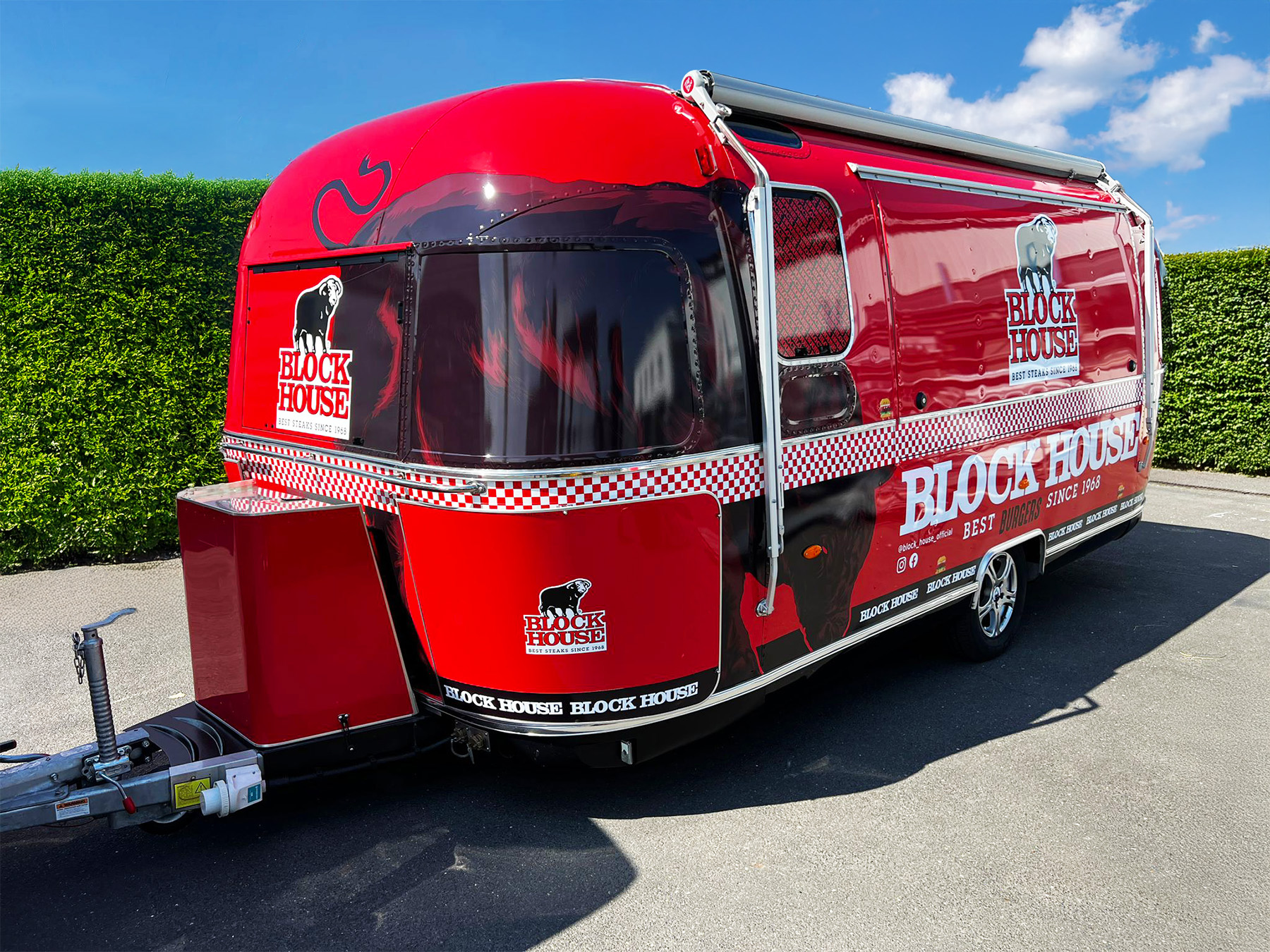Auffällige Foodtruck-Folierung für BLOCK HOUSE – Mobile Werbung im Premium-Look in Köln Nippes